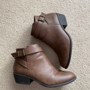 ✨JUSTFAB ANKLE BOOTIES✨